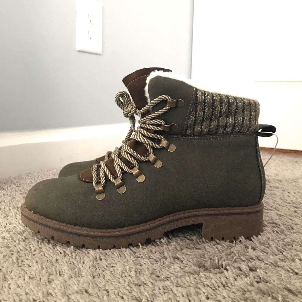 NWT FALLS CREEK Women’s Fashion Boots • Mackenzie Olive • Size 8.5